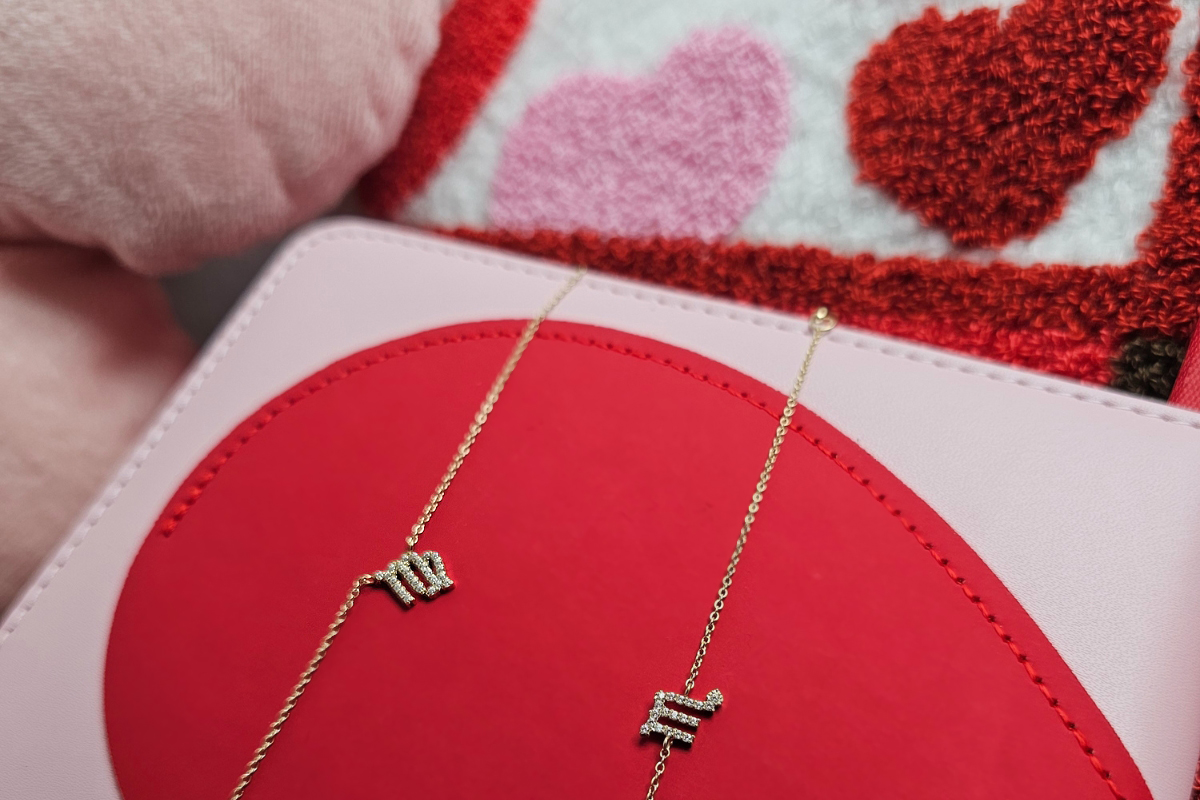 Biżuteria ze znakami zodiaków i cyrkoniami